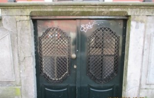 Prinsengracht Den Haag deur met panelen